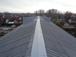 Jumta seguma nomaiņa, ventilācijas skursteņu atjaunošana Raiņa ielā 11, Lielvārdē.